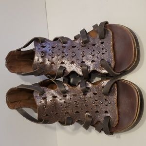 Otbt Bonitas Metallic Pewter T-Strap Gladiator Hidden Demi Wedge Sandals Size 9M